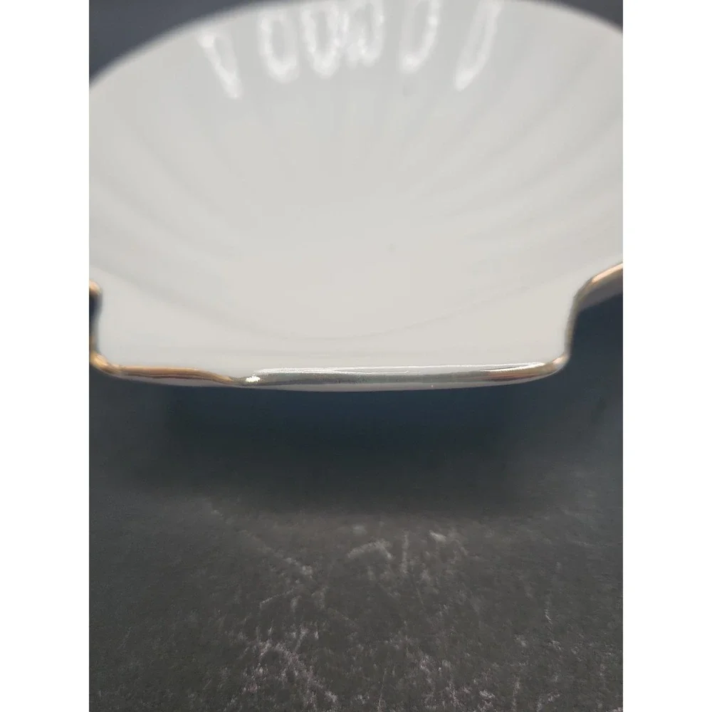 Vintage Avalon Treasures Porcelain Scallop Shell Trinket Dish‎ Gold Trim White